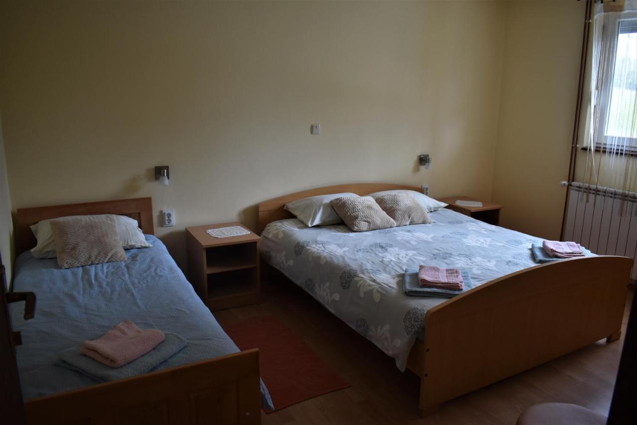 Apartments Sabljak Rakovica Exterior photo